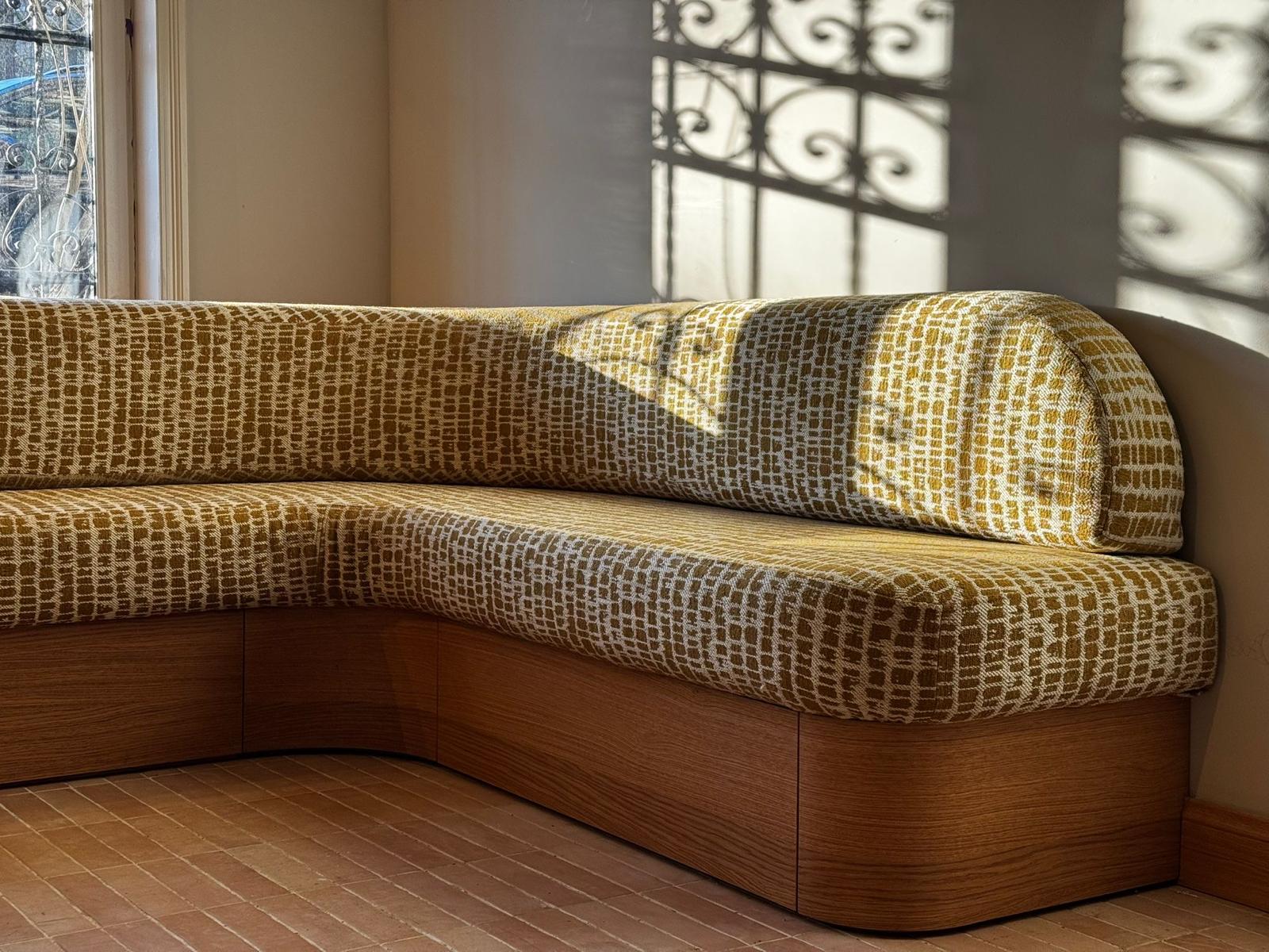 maatwerk eetkamer bank met kussens met ronde vormen