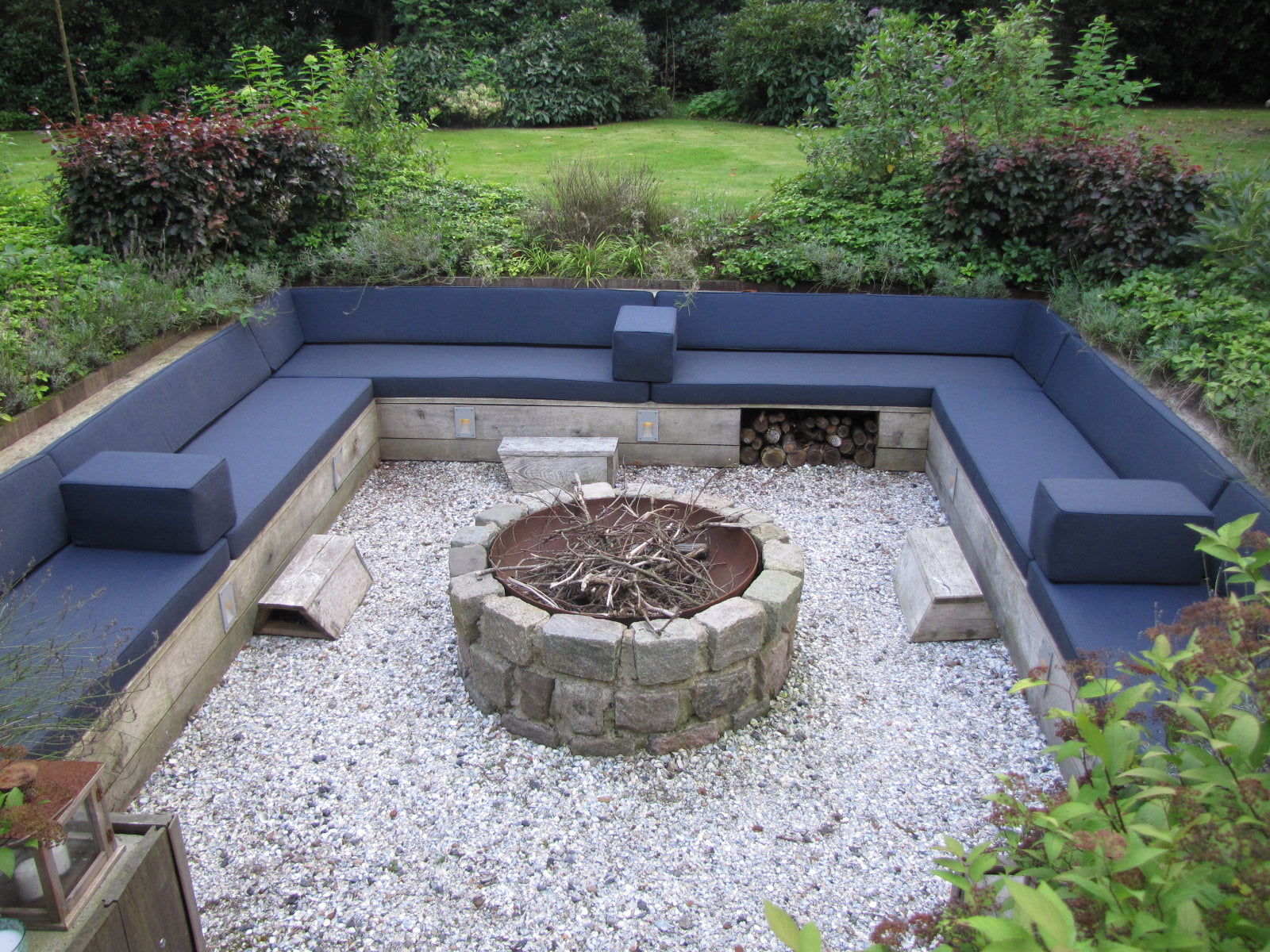 donkerblauwe strakke tuinkussens