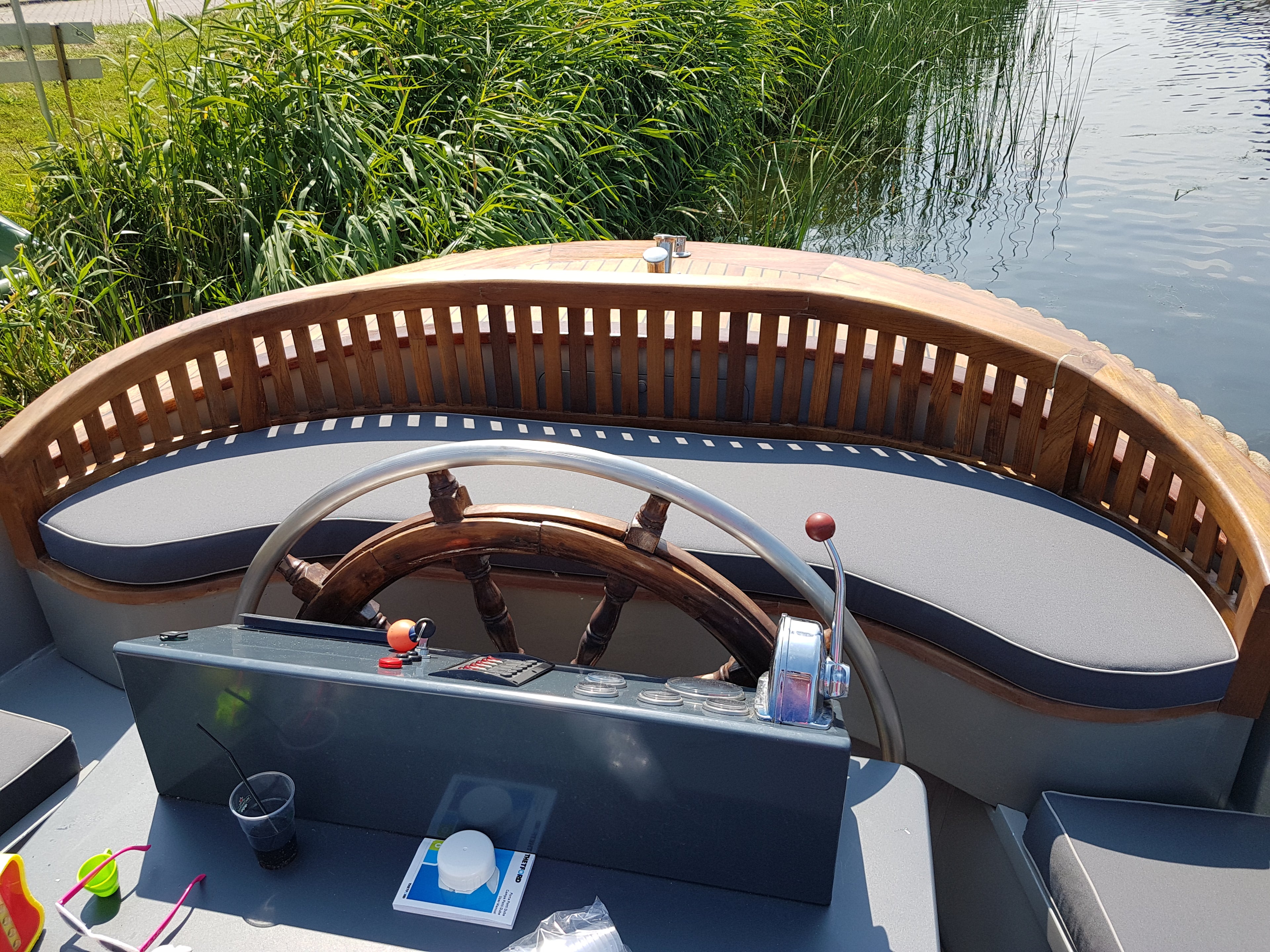 bootkussen met bies ronde vorm antraciet