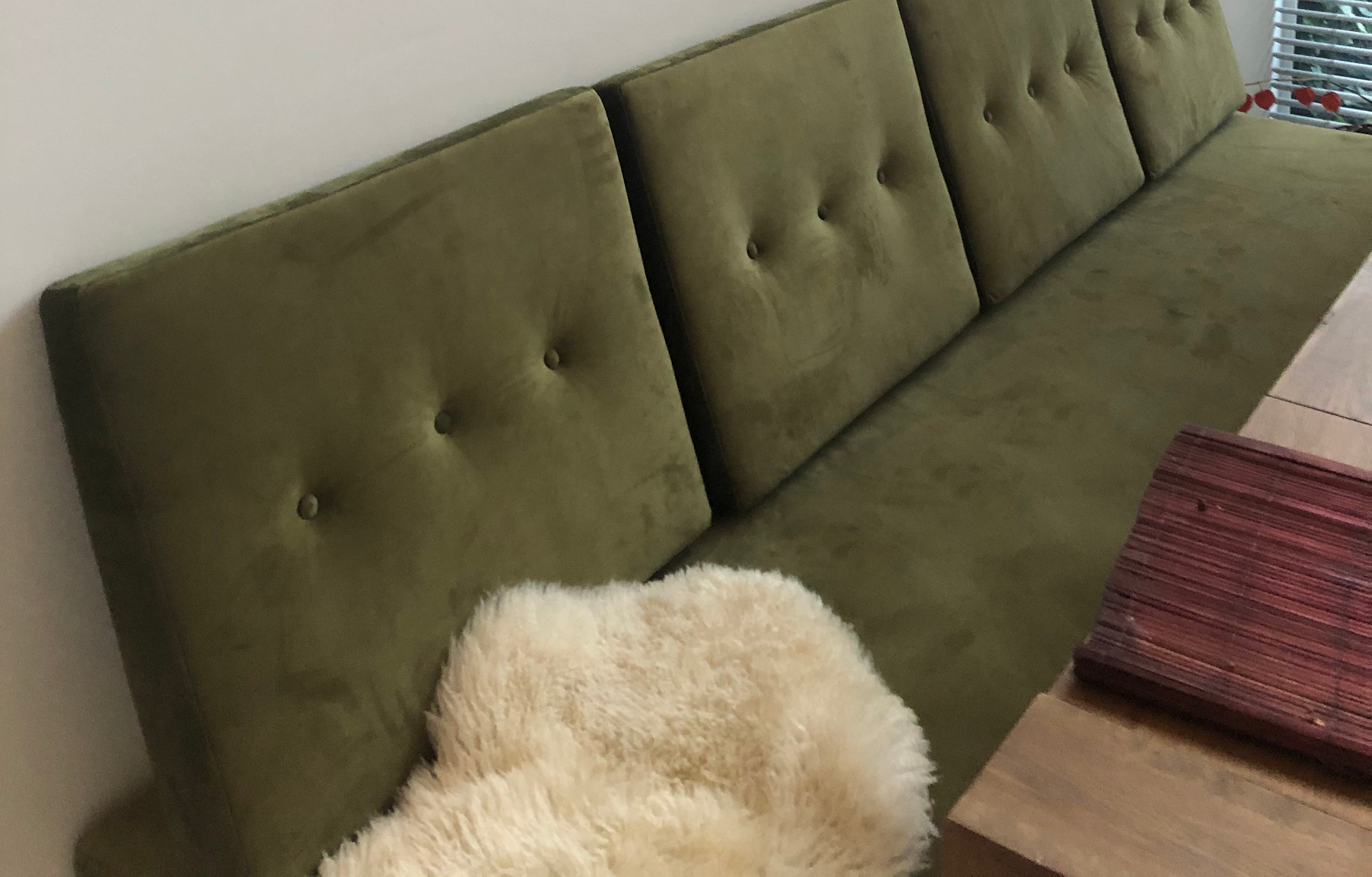 donker groene velours kussens met knopen